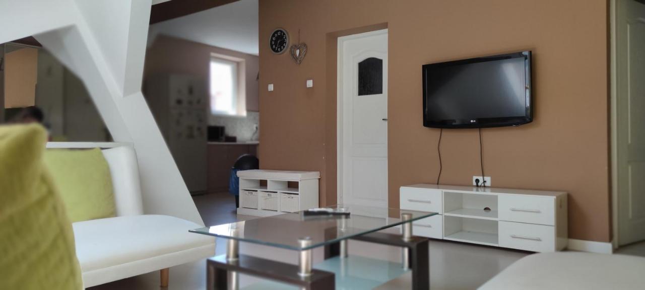 Hysteria Central Flat Oradea Exterior foto